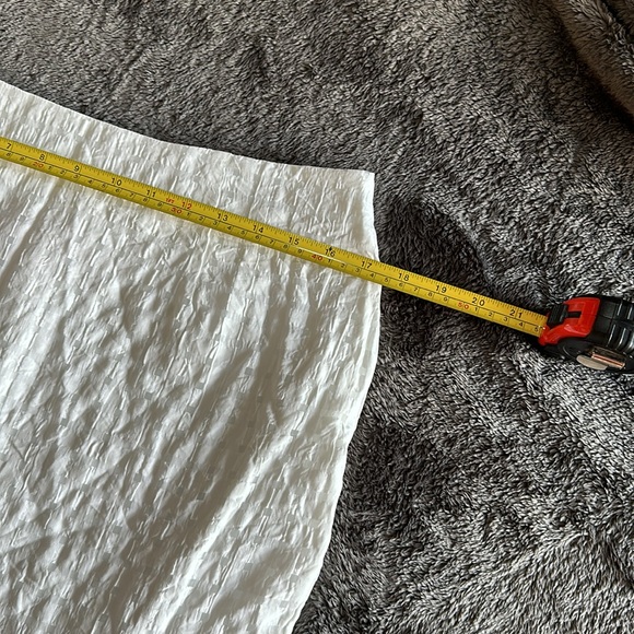 Gorgeous white lined skirt with asymmetrical hemline. Size L - Picture 4 of 6